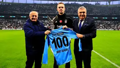 Mert Günok, Beşiktaş'ta 100. Maçına Çıktı! Plaket ve Fair Play Ödülü Aldı