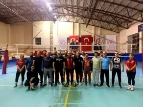 Erdek'te Kurumlararası Voleybol Turnuvası