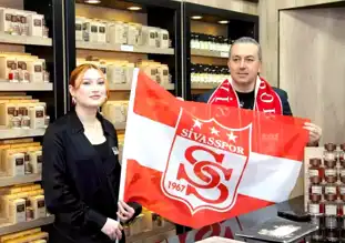 Sivas Belediyesi'nden Sivasspor'a Bayrak Desteği